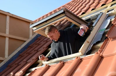 Pose de fenêtres de toit Velux à Py